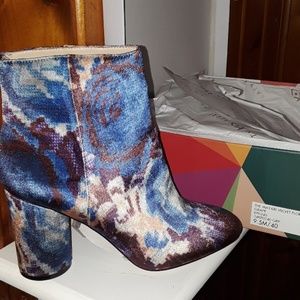 [Katy Perry] booties